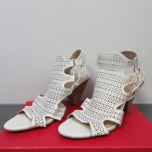 Vince Camuto Esten Heeled Sandal Women Size 7 White Cut Out Heeled Leather 450 - Picture 1 of 9